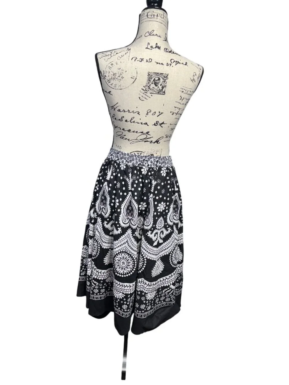 Black & White Floral Boho Midi Skirt With Elastic Waist By Collections Etc Cotto